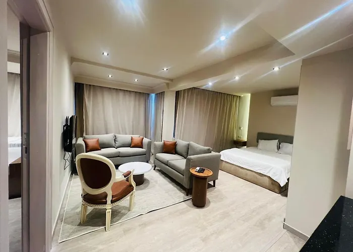 Luxury Nile View Apartment In Zamalek